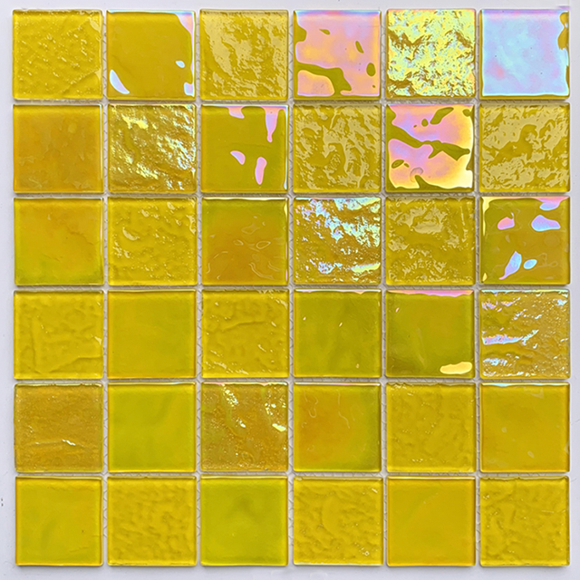 Mosaicos iridescentes de vidro amarelo colorido para cozinha